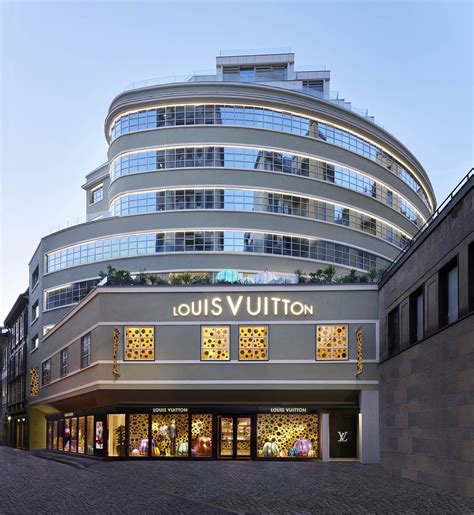 stabilimenti louis vuitton milano|LVMH apre una nuova sede a Milano in Porta Romana .